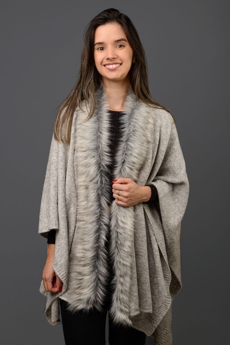 Poncho Ruana Tricot com Pele