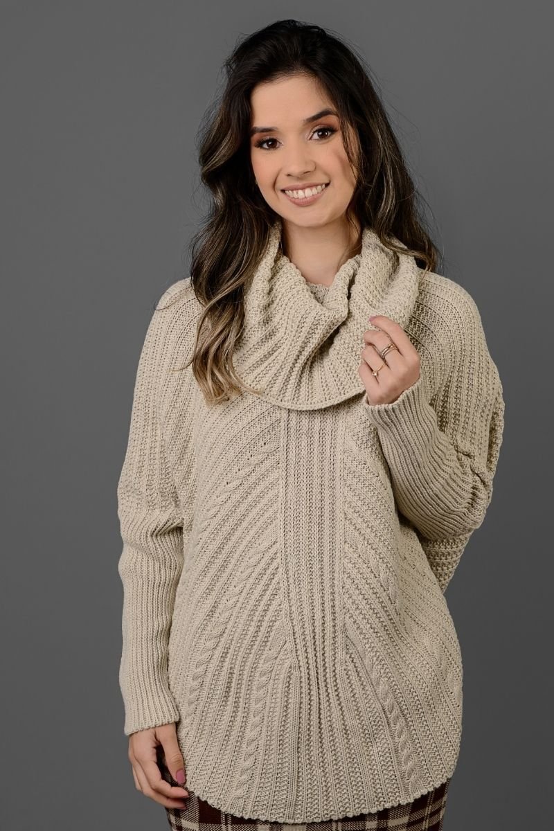 Poncho Tricot com Manga Longa e Gola Boba