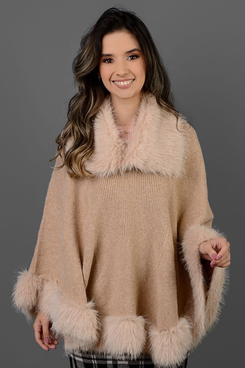 Poncho Tricot Liso com Pele