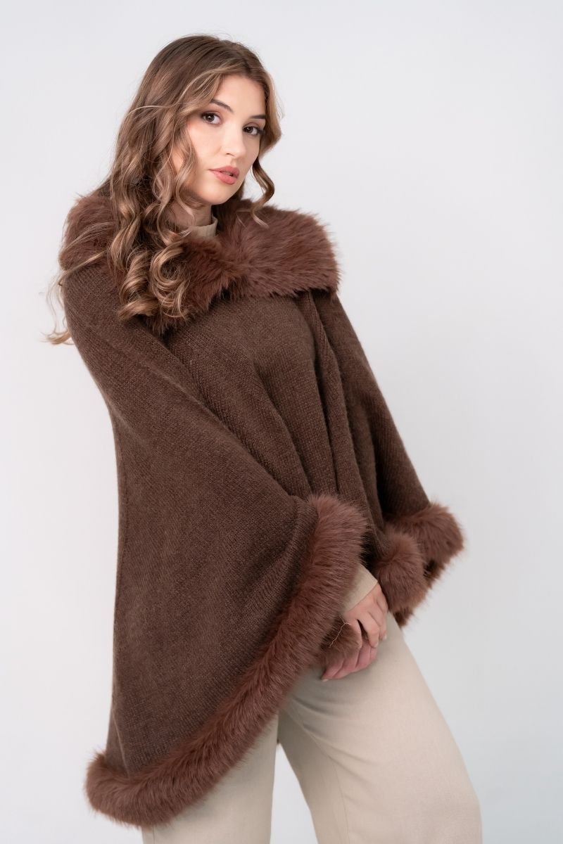 Poncho Tricot Liso com Pele
