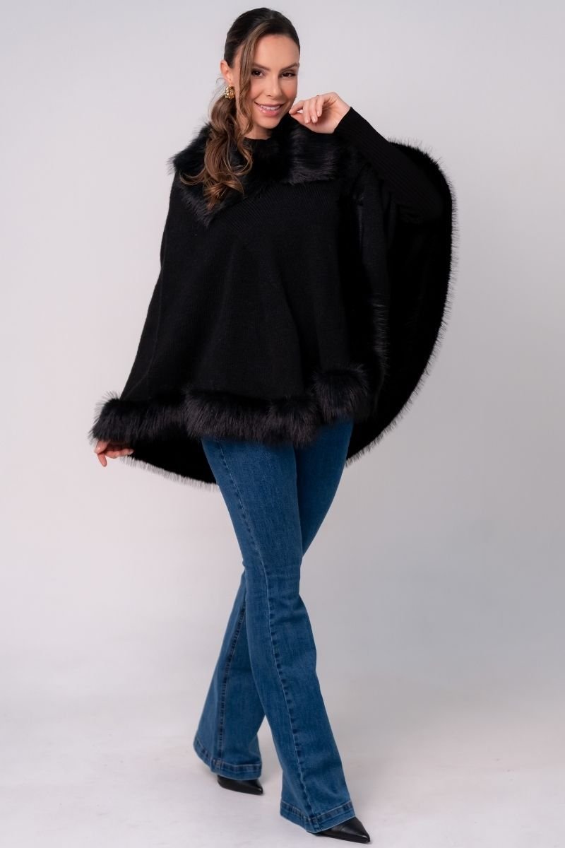 Poncho Tricot Liso com Pele