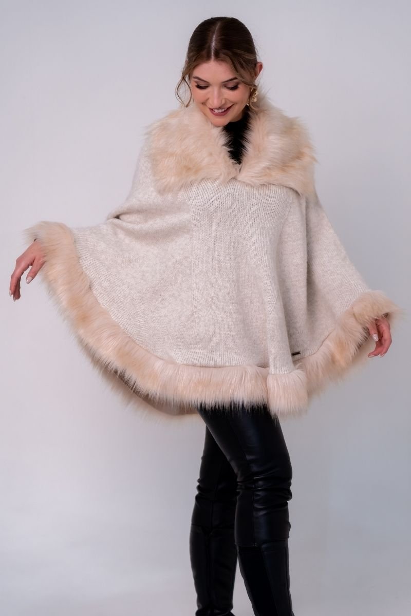 Poncho Tricot Liso com Pele