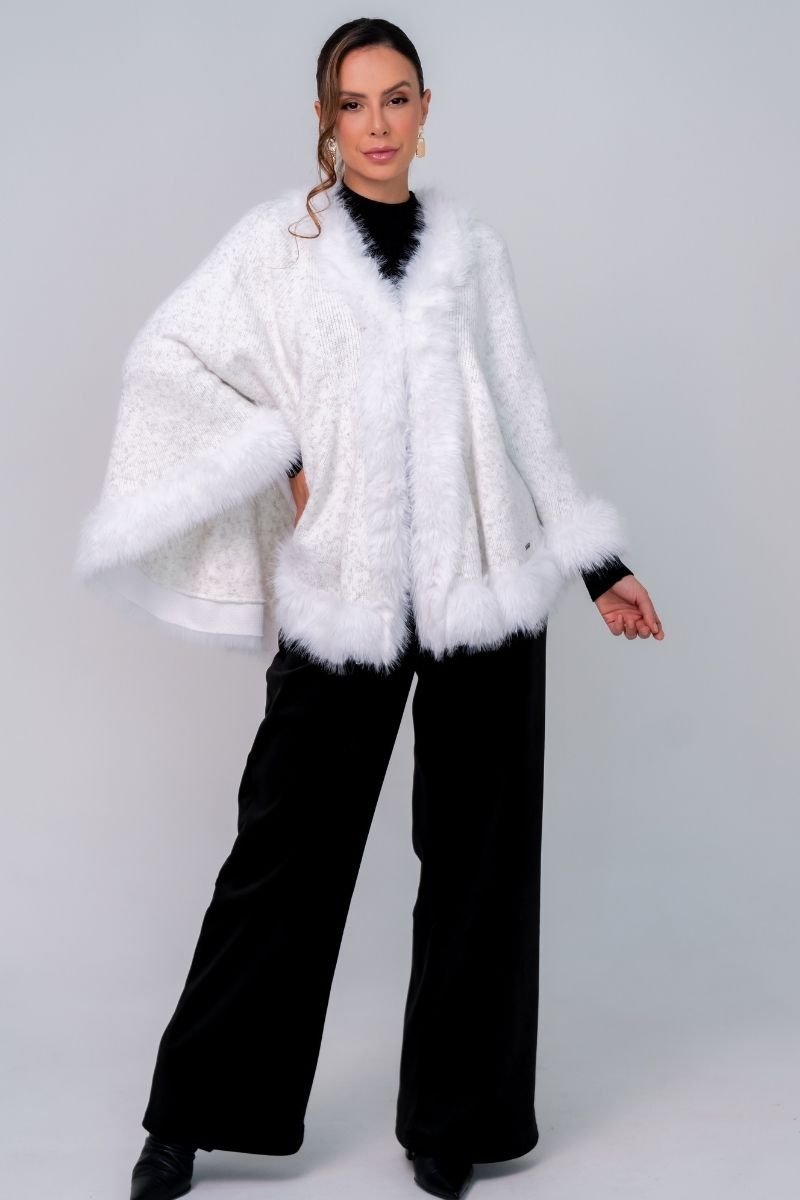 Poncho Tricot Liso com Pele