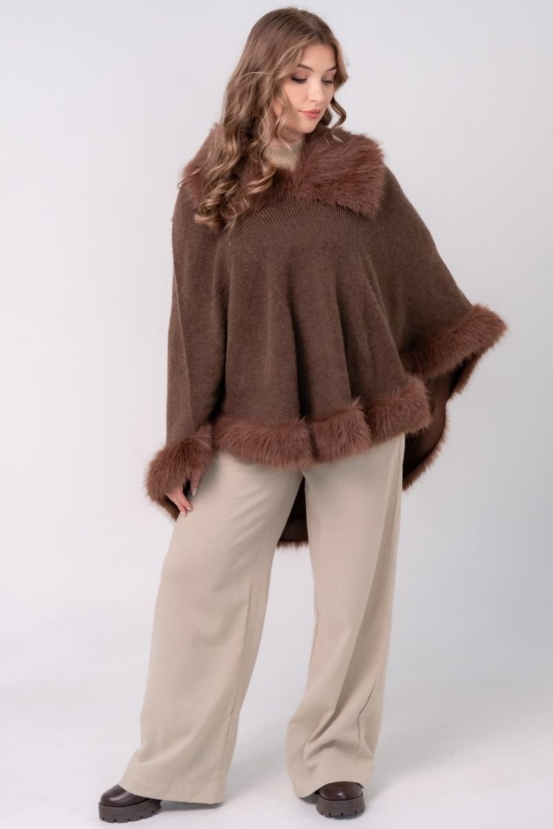Poncho Tricot Liso com Pele