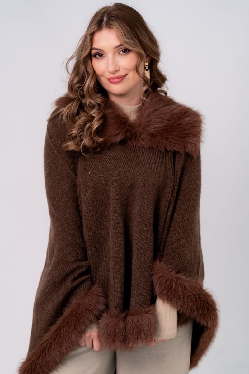 Poncho Tricot Liso com Pele