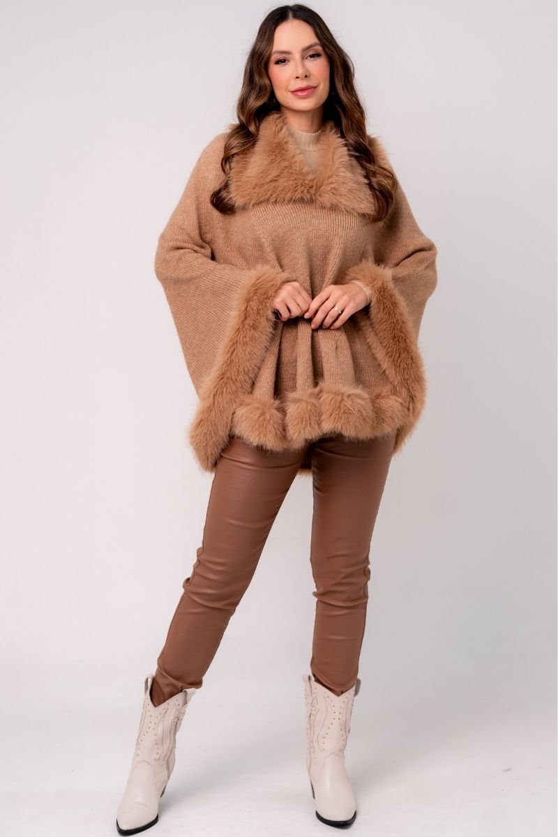 Poncho Tricot Liso com Pele