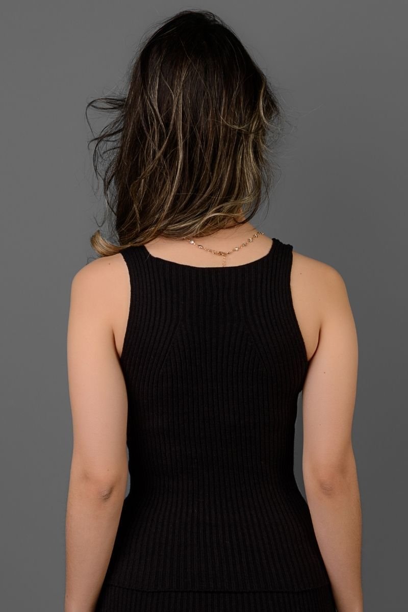 Regata Feminina com Decote V