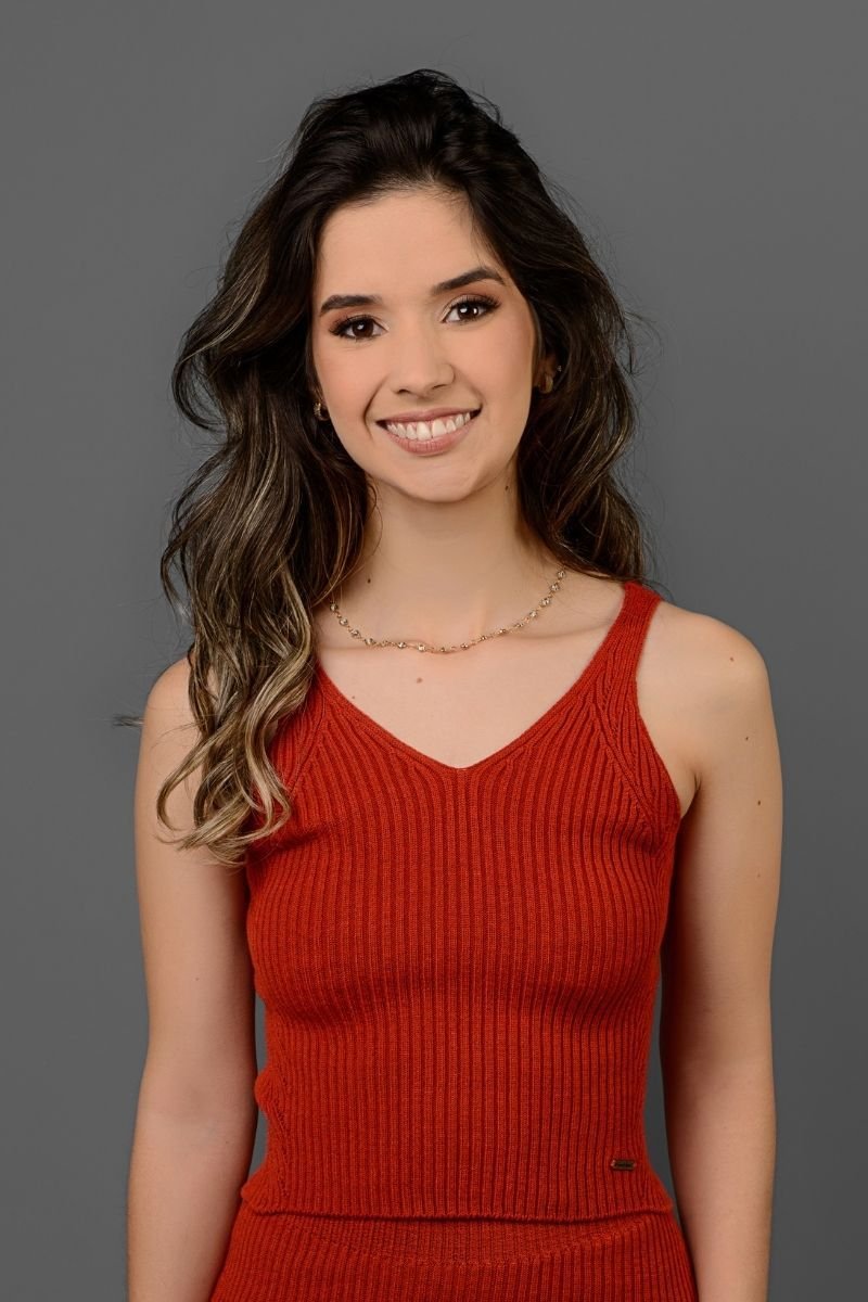 Regata Feminina com Decote V Frente e Costas