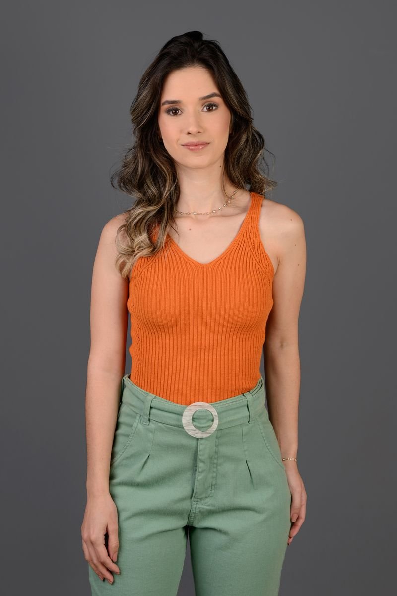 Regata Feminina com Decote V Frente e Costas