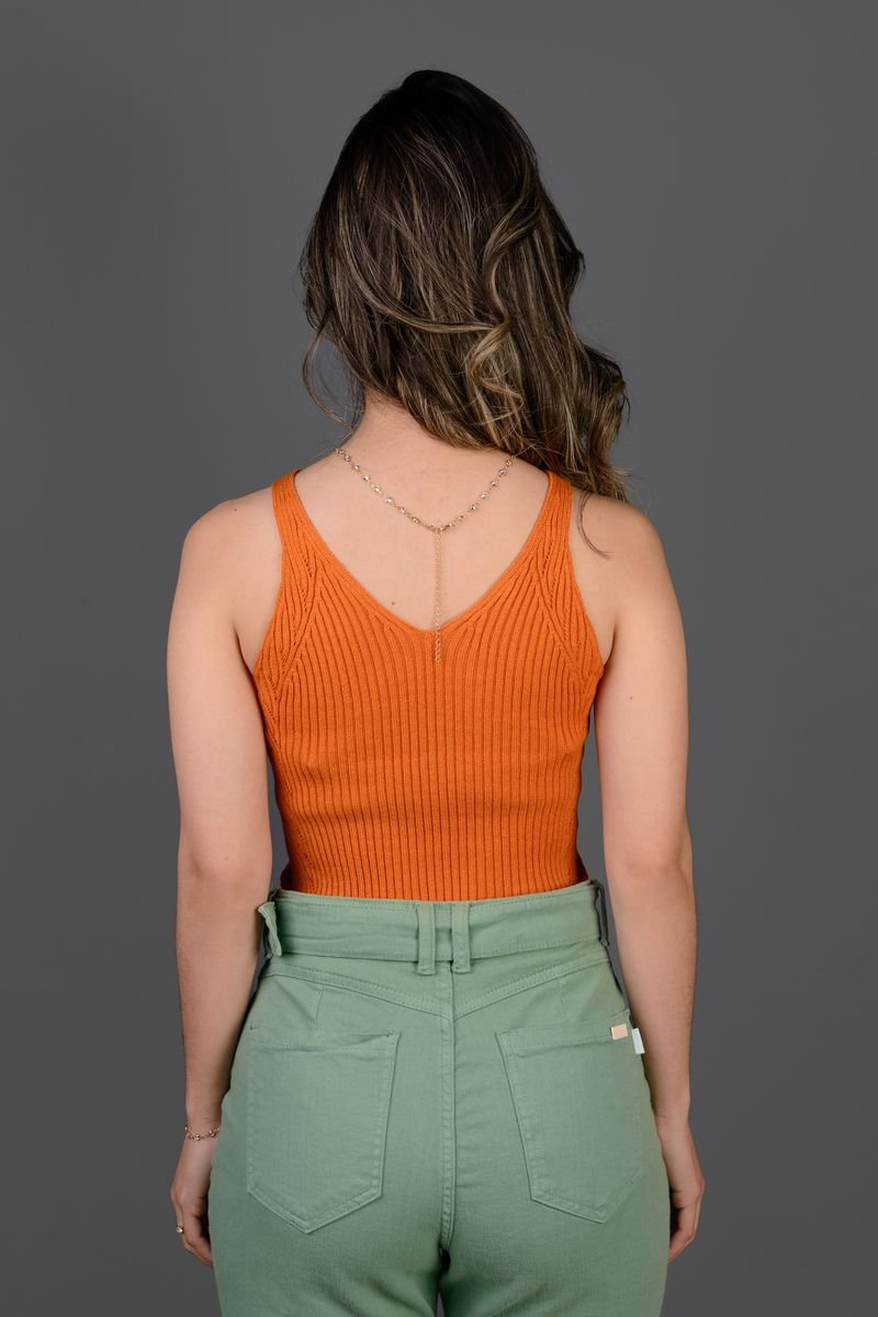 Regata Feminina com Decote V Frente e Costas