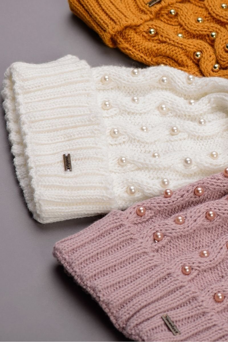 Touca / Gorro Tricot Feminino com Pérolas e Pompom