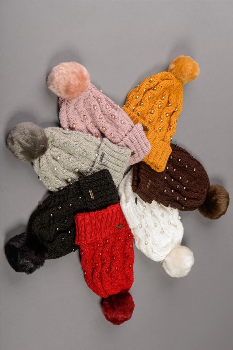 Touca / Gorro Tricot Feminino com Pérolas e Pompom