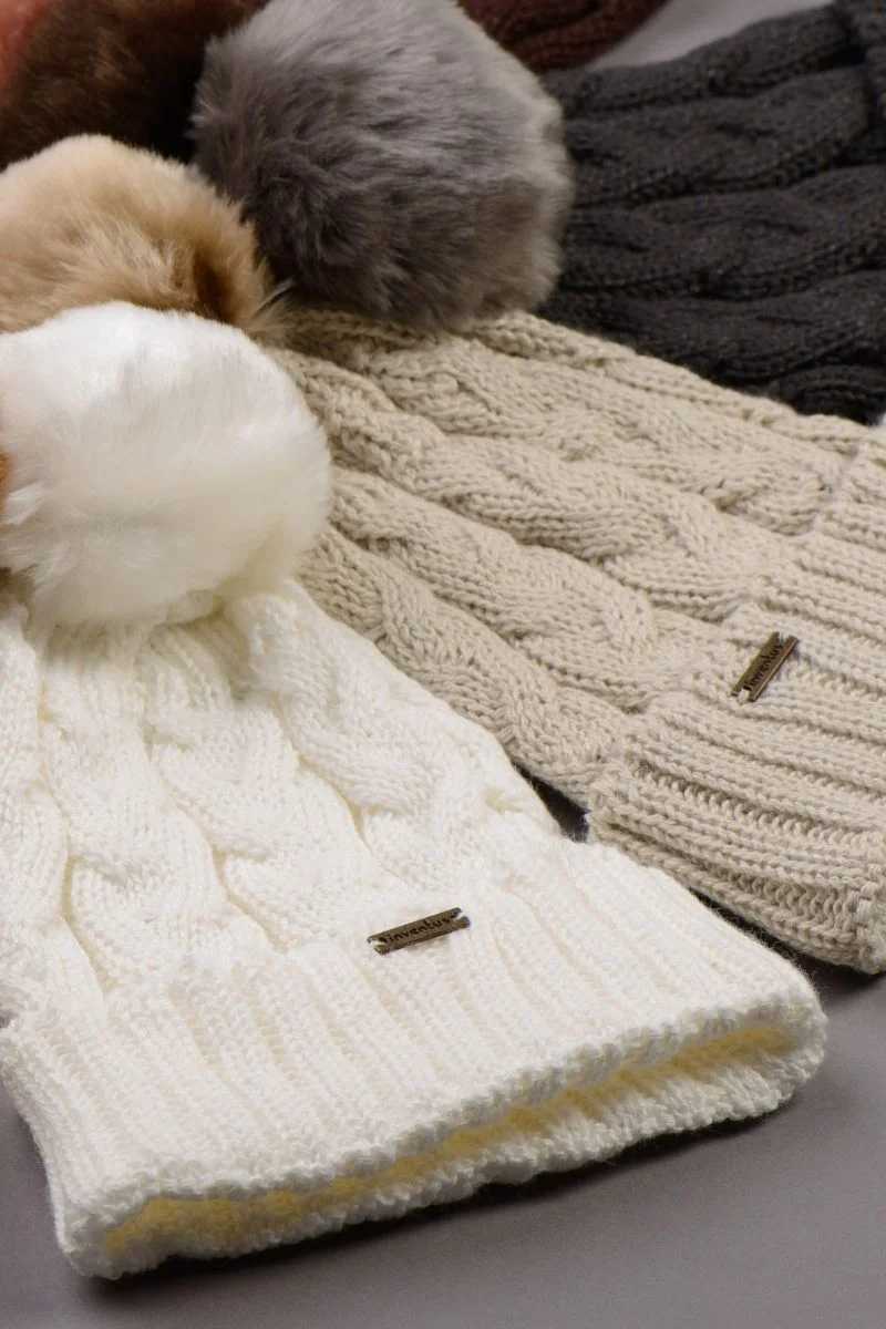 Touca / Gorro Tricot Feminino Tranças e Pompom