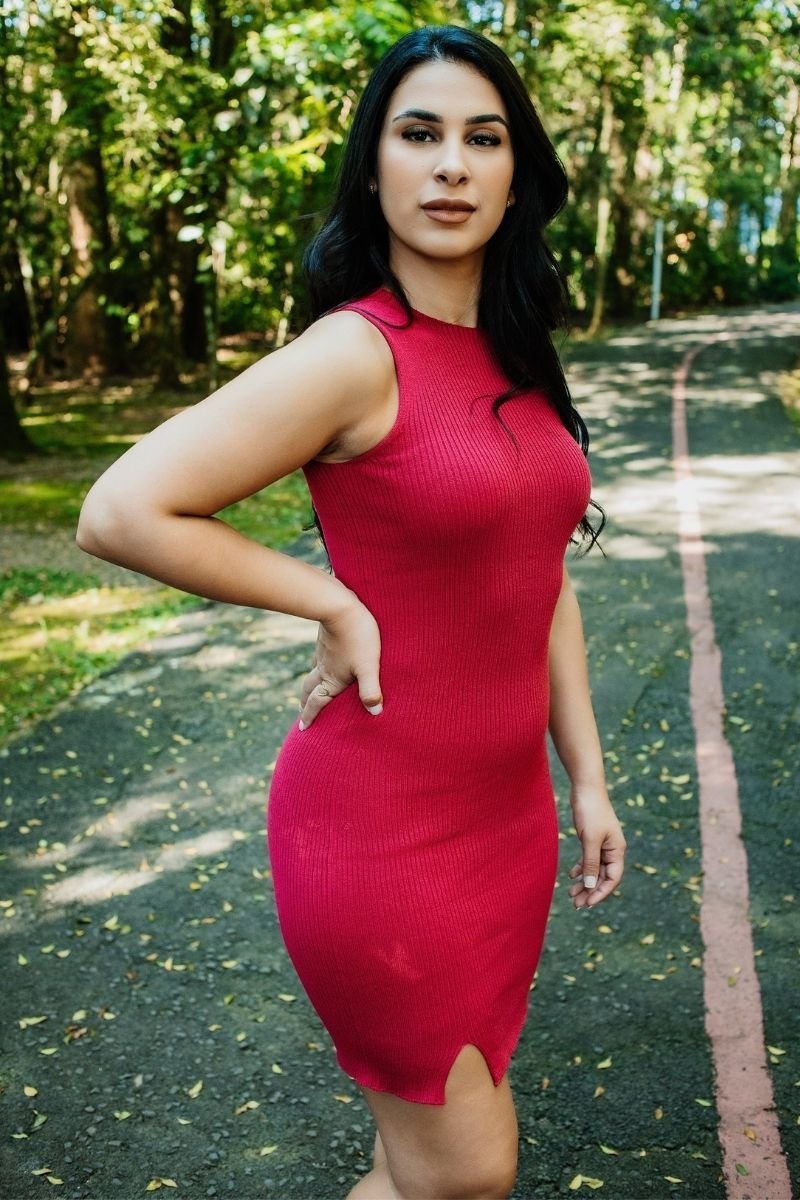 Vestido Tricot Regata com Fenda Lateral